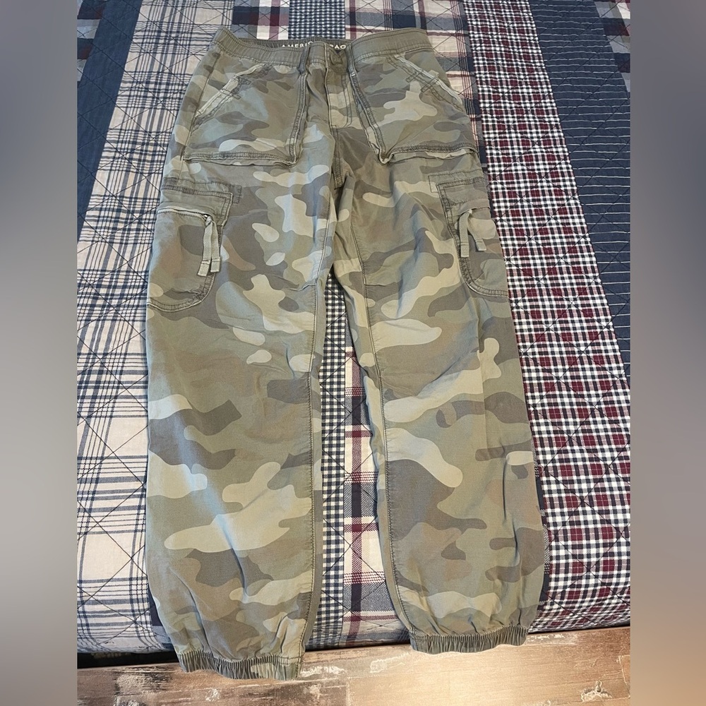 AMERICAN EAGLE JOGGER CAMO PANT